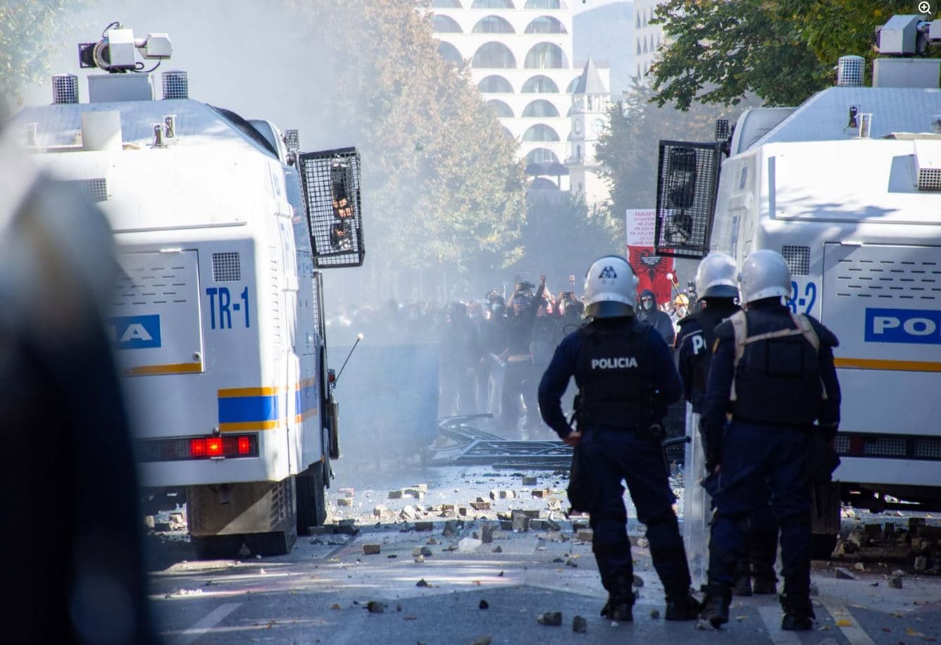 Demo pranon tejkalimin e kompetencave nga policia: U pezulluan dy efektivë, por ligji do jetë i barabartë për të gjithë