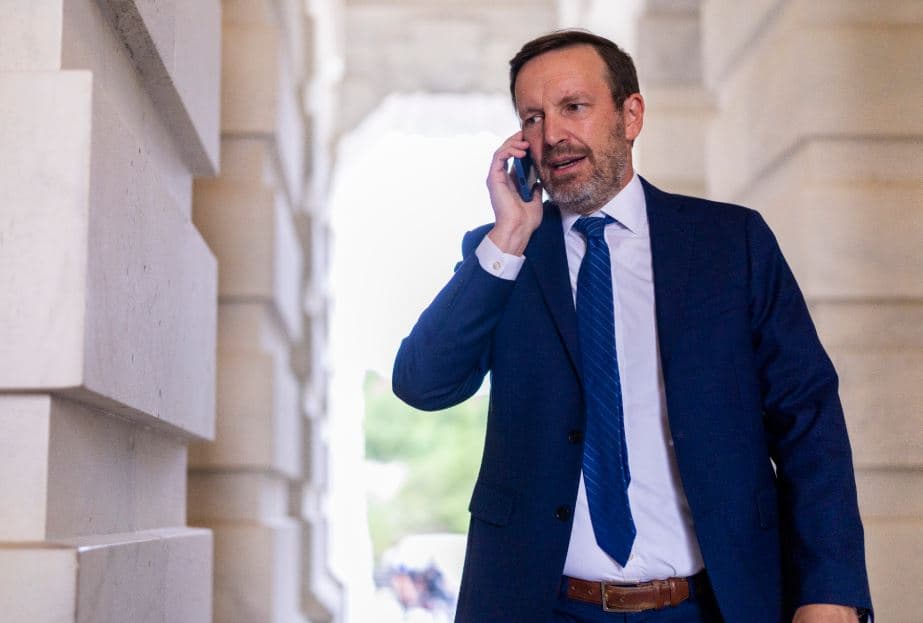 Paralajmërimi i senatorit amerikan: Trump po planifikon një luftë "të çmendur" me Iranin