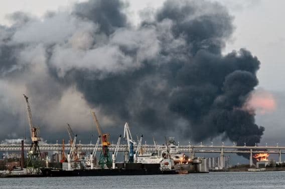 Ukraina sulmon me dronë terminalin e naftës në Shën Petersburg