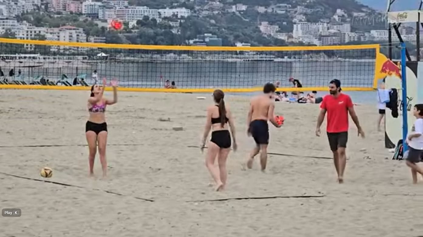 Volejboll në rërë/ Plazhet e Vlorës bëhen stacioni i sportistëve italianë (VIDEO)