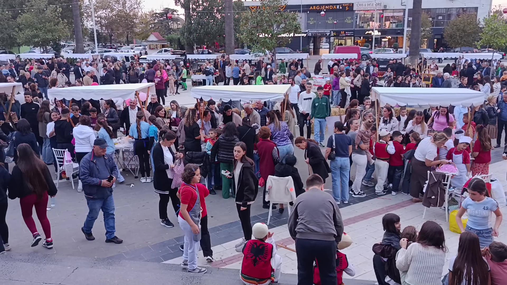Festa e traditës në Kurbin/ Panairi i përvitshëm mbledh fermerët dhe artizanët