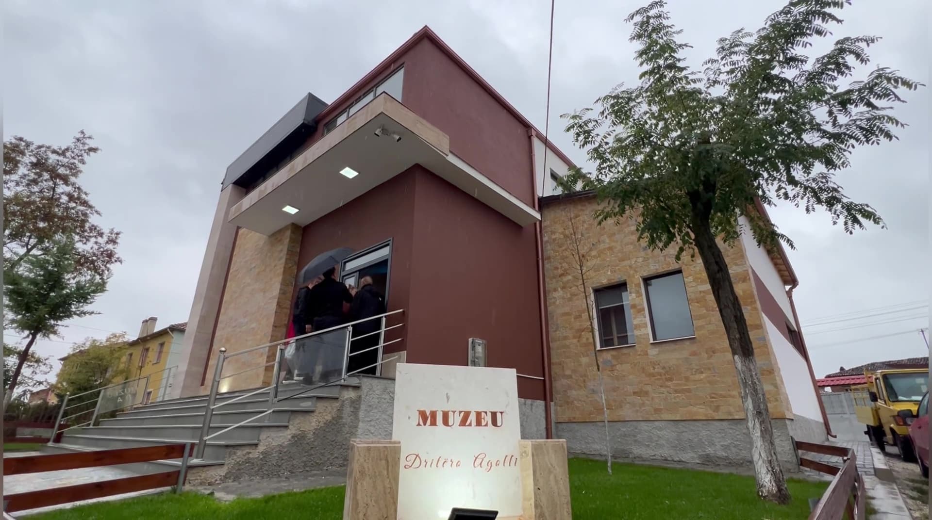       95-vjetori i lindjes/ Inaugurohet muzeu i Dritëro Agollit në Menkulas të Devollit 