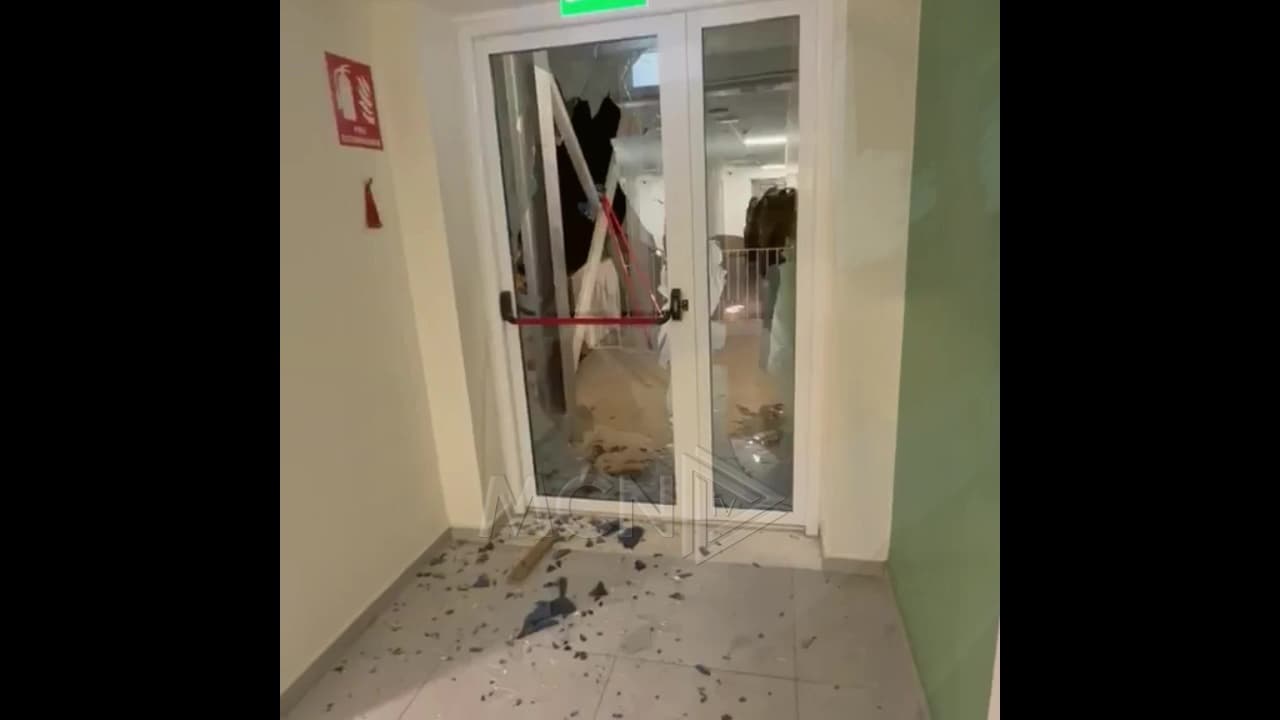     Protestuesit mësyjnë në “Qytetin Studenti”, thyhen xhamat e godinave rezidenciale