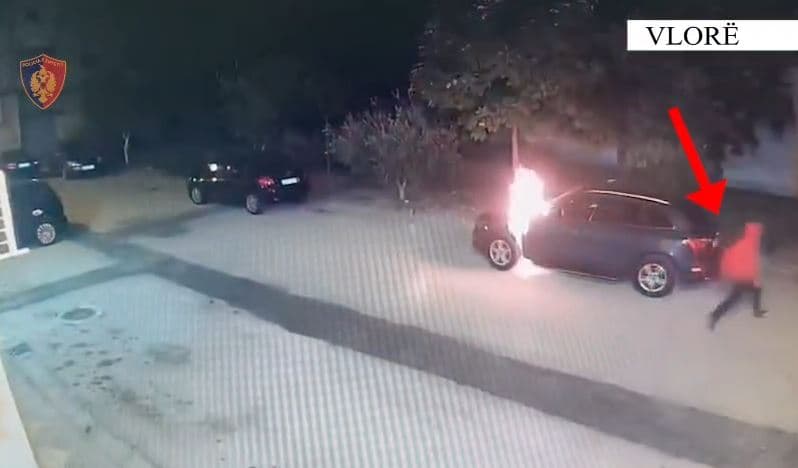       Dogjën makinën e një gruaje në Vlorë, policia arreston dy persona