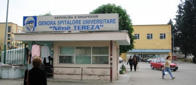 Pezullohen tre infermierë të Neurokirurgjisë në QSUT/ U kapën duke ngrënë në punë
