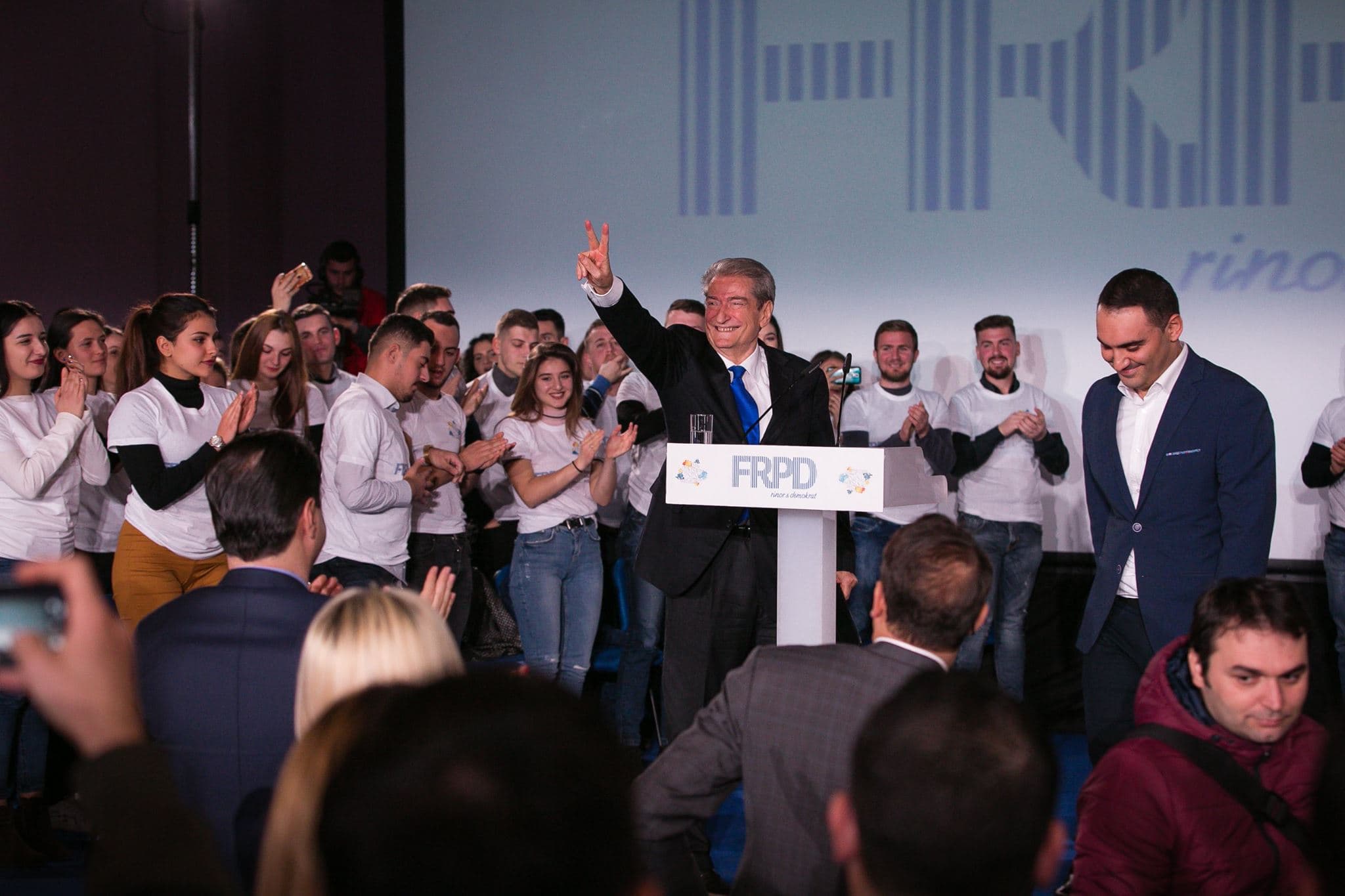 Berisha - të rinjve: Gjeni guximin të rrëzoni qeverinë (VIDEO)