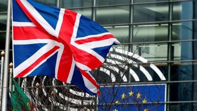 Hyn në fuqi Brexit, nisin problemet e para në kufi mes Britanisë dhe Europës