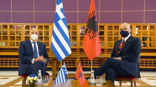Ministri i Jashtëm grek Dendias telefonon Ramën: Folëm për zhvillimet e fundit në rajon