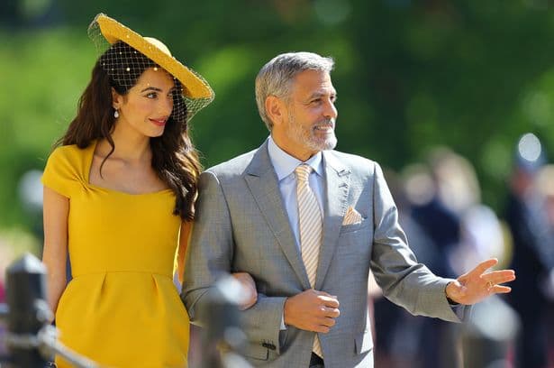 Edhe George Clooney detyrohet të bëjë pyetjen: Nuk më njeh se kush jam? (FOTO)