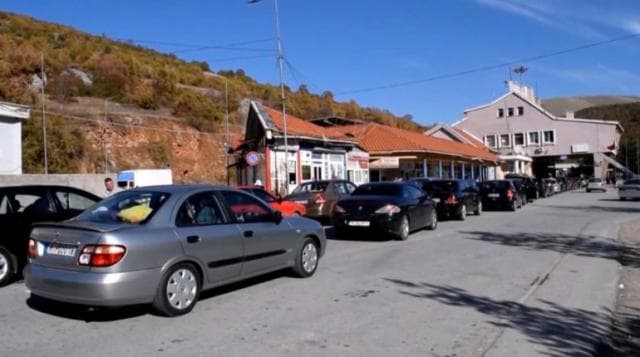 Greqia shtyn masat, kufiri me Shqipërinë edhe për dy javë i mbyllur (VIDEO)