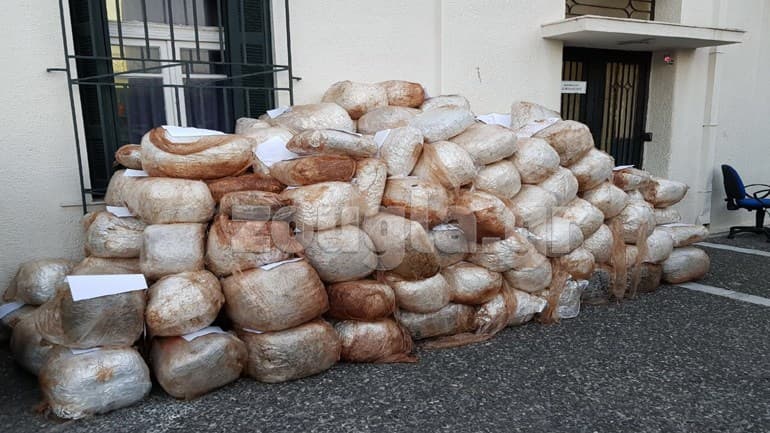 Shqiptari, turku, greku dhe…2 ton kanabis në gomone (VIDEO)