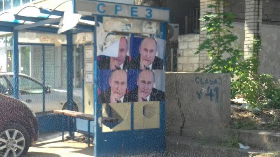Flamuj rusë dhe foto të Putinit mbushin rrugët e Mitrovicës në Ditën e Evropës (FOTO)