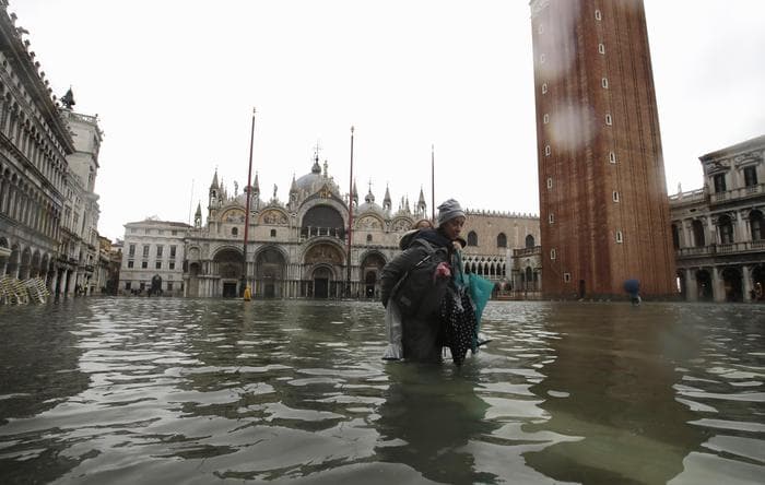 Uji gjunjëzon Venecian, dëme dhe viktima