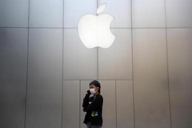 Apple po mendon të zhvendosë prodhimin nga Kina