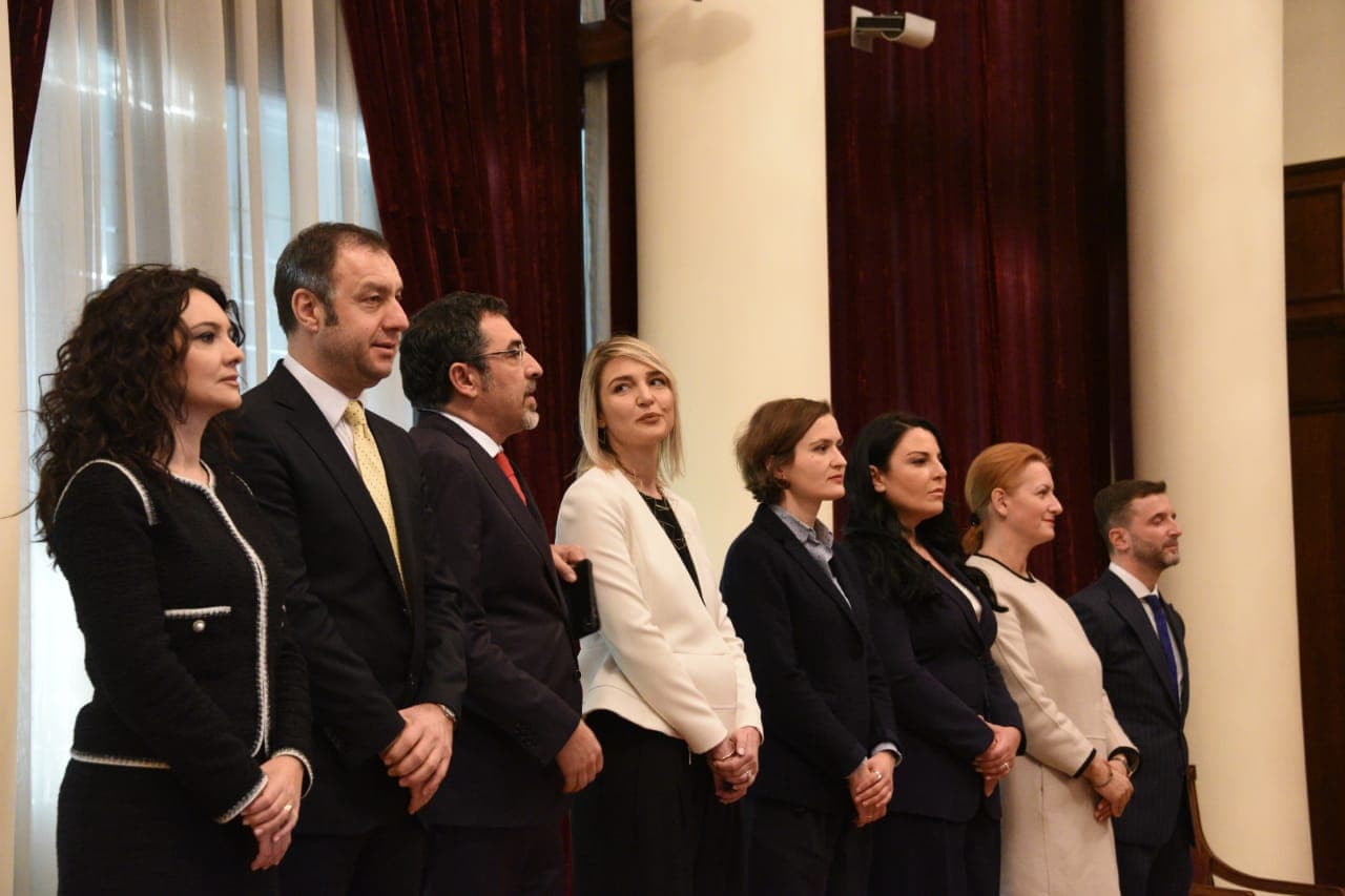 Ministrat e rinj betohen në Presidencë