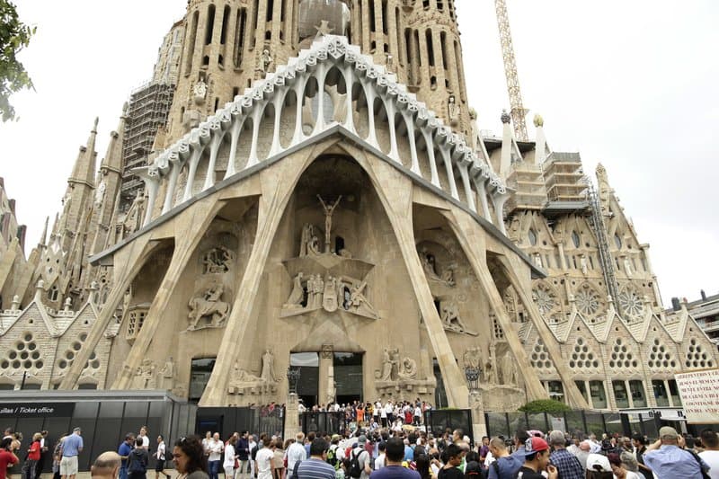 Barcelonë, leje ndërtimi për katedralen që nisi në vitin 1882