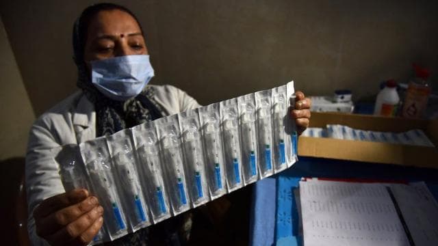 India: Vaksina jonë e COVID-it do të nisë shpërndarjen nga mesi i janarit