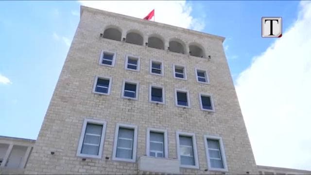 Universitetet e rretheve mbyllin degët (VIDEO)