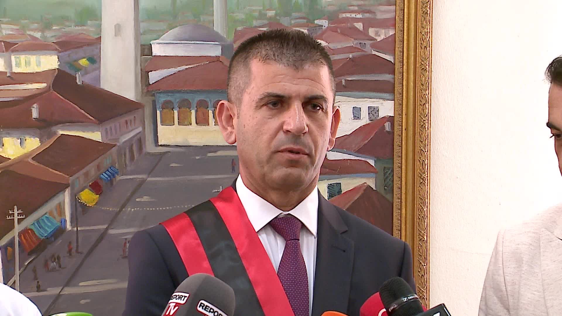 Prokuroria urdhër Dhomës së Noterëve: Njoftoni policinë nëse paraqitet tek ju ish kryebashkiaku Kajmaku