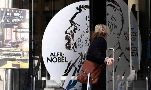 Kosova bojkoton ceremoninë e Nobelit, kërkon që edhe Shqipëria të bëjë të njëjtën gjë