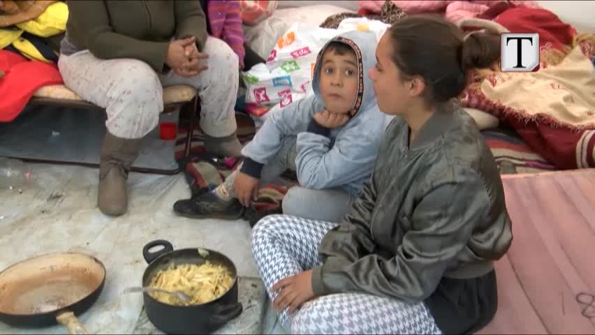 Në çadra pas djegies së shtëpisë (VIDEO)