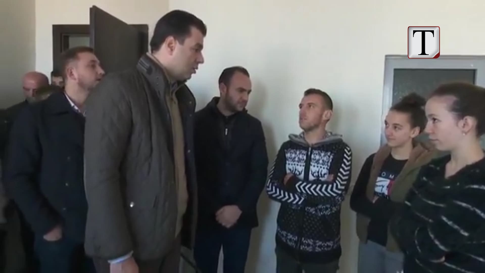 “Unaza e re” strehon të mbijetuarit e tërmetit (VIDEO)