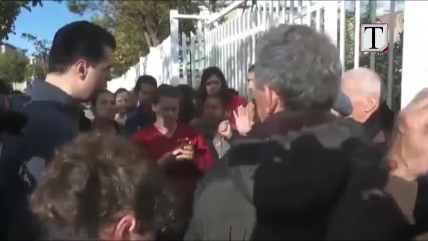 Banorët e Laçit i ankohen Bashës: S’morëm asnjë ndihmë (VIDEO)