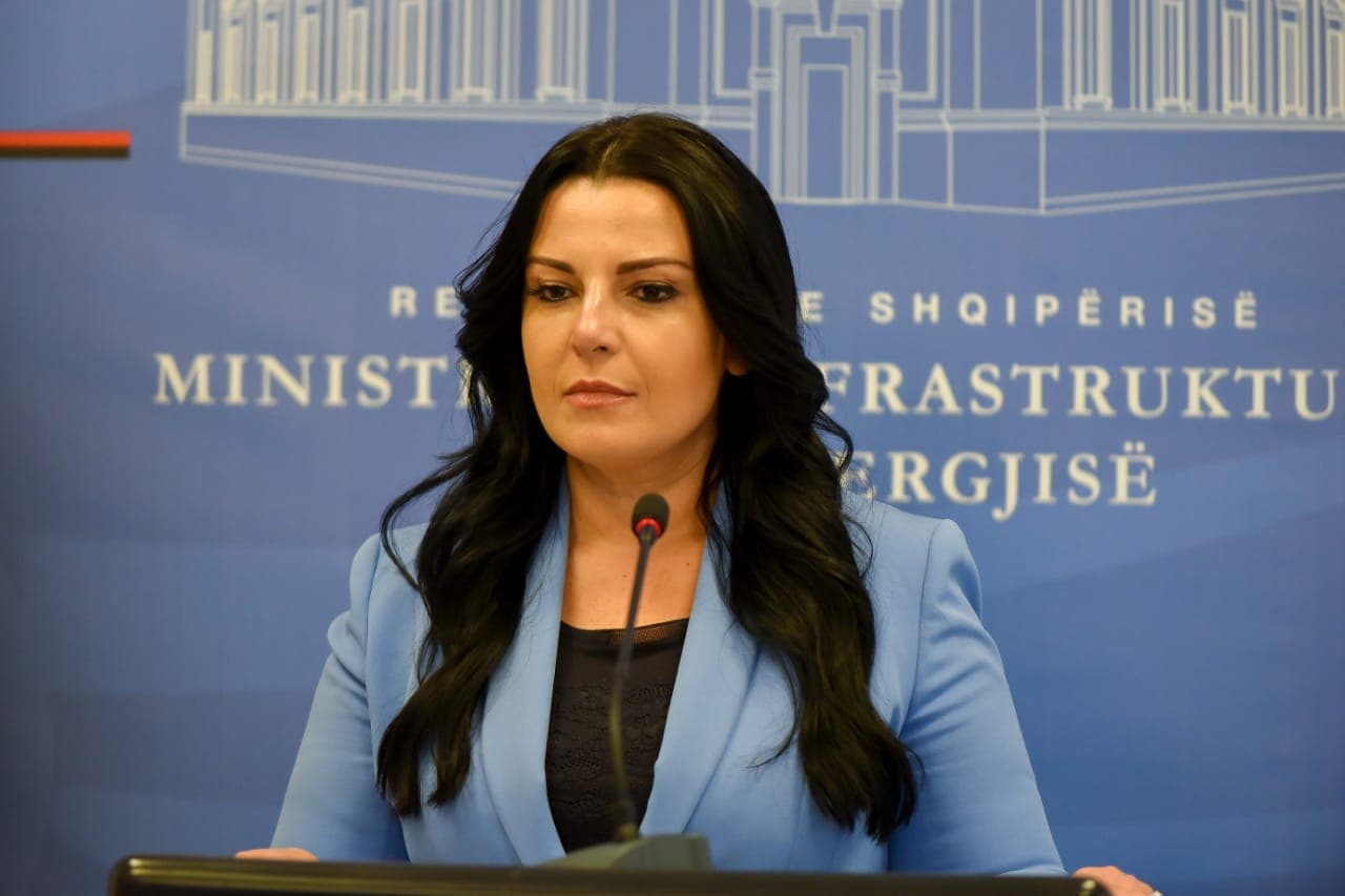 Bllokohen dy pika karburanti, Balluku: Ishin me shkelje (VIDEO)