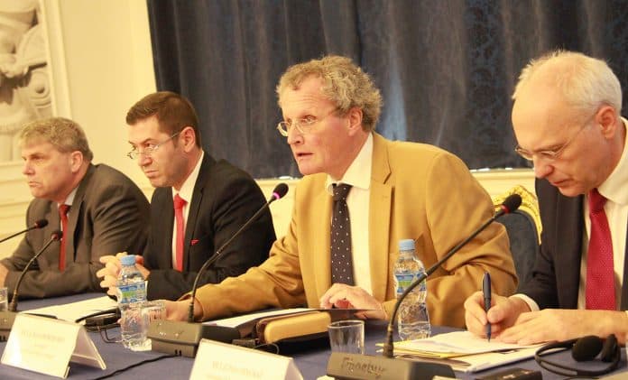     Tryeza kundër ekstremizmit/ 100 shqiptarët që iu bashkuan ISIS do të mbikëqyren nga autoritetet shqiptare
