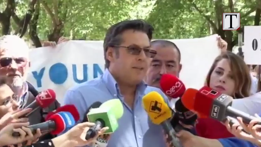 Opozita, protestë me vezë te Ministria e Brendshme  (VIDEO)