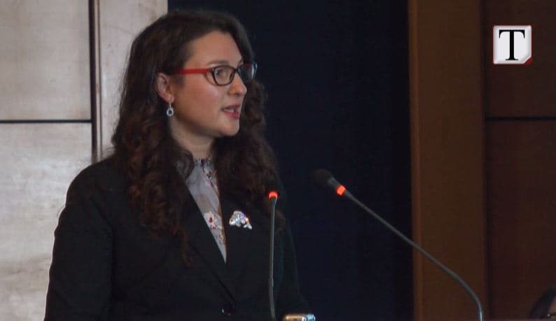 Zv.ambasadorja amerikane: Mbani premtimin, zhbllokoni magjistraturën! 