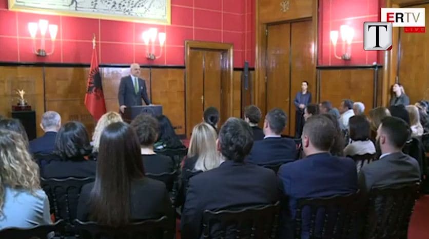Rama nuk tërhiqet: Vazhdojmë mandatin deri në fund (VIDEO) 