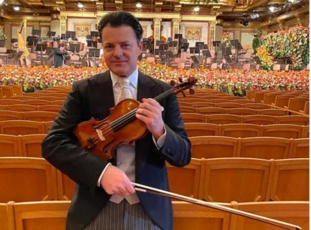  Violinisti Shkëlzen Doli uron nga koncerti i Vjenës (VIDEO)