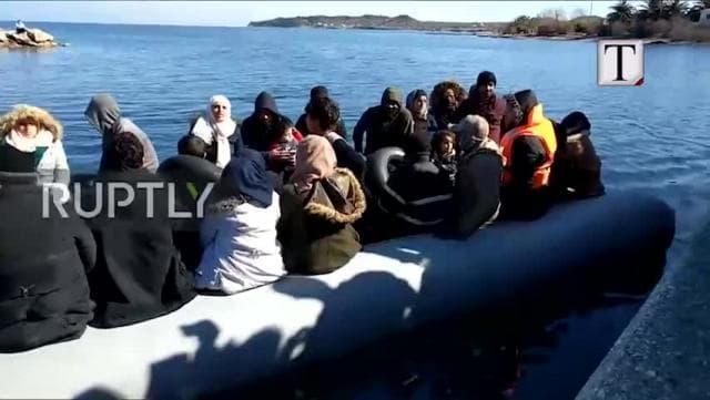 Greqia akuzohet për shtyrjen e emigrantëve drejt Turqisë (VIDEO)