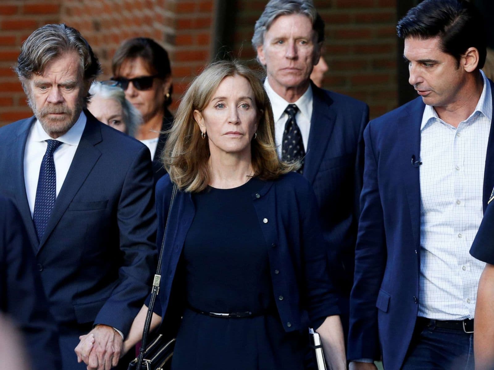 Aktorja Felicity Huffman lirohet nga burgu