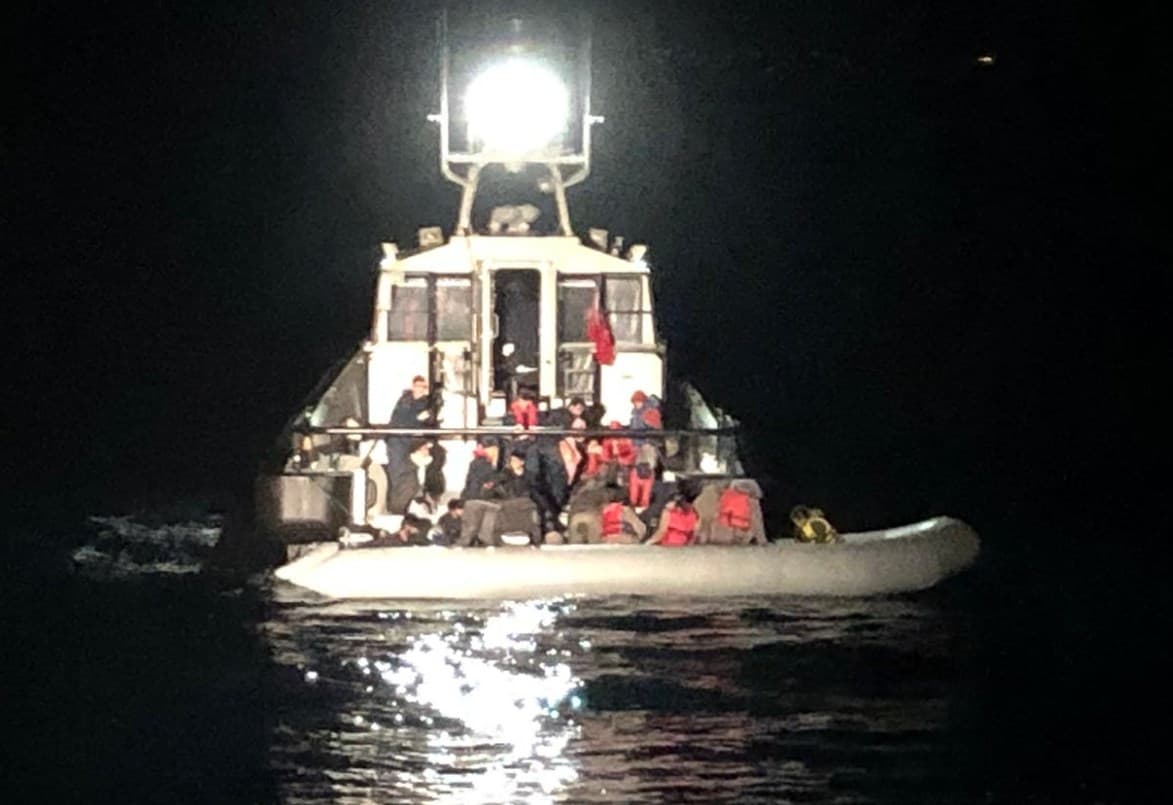 Forcat e Armatosura shpëtojnë një gomone me 50 emigrantë