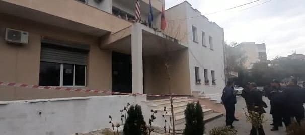 Dëmet nga tërmeti/ Ndërtesa e bashkisë së Kurbinit, jashtë funksionit