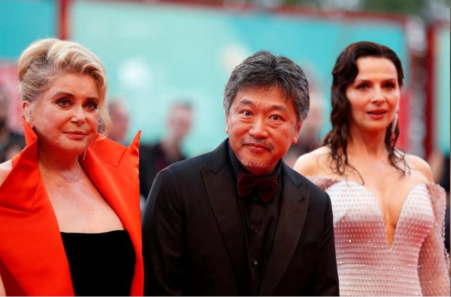 Catherine Denueuve dhe Juliette Binoche çelin Festivalin e Venecias (VIDEO)