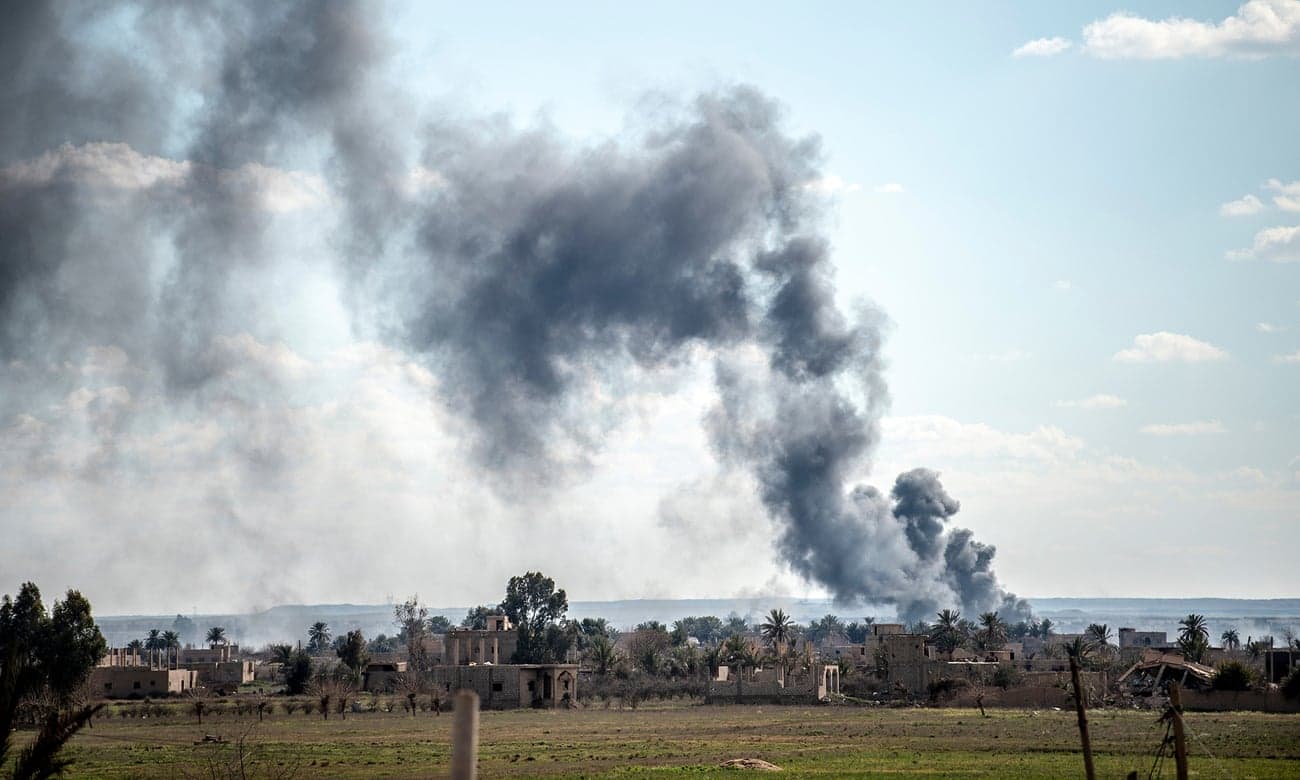 Bie kalifati, qyteti i fundit i ISIS është një ferr me tym dhe flakë