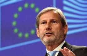 Hahn në Beograd: Dialogu me Prishtinën rinis në shtator (VIDEO)