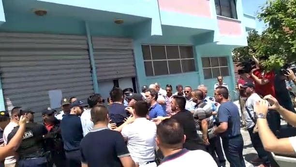 Përplasjet në KZAZ-të e Shkodrës dhe Tropojës, 12 të arrestuar, 20 në kërkim