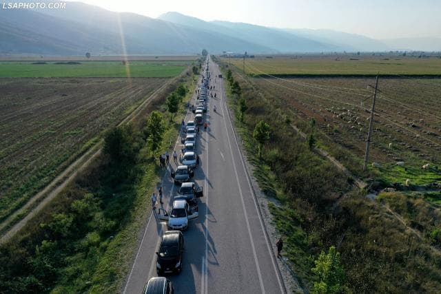 Arrihet marrëveshja, doganat greke mbeten të hapura deri në orën 22:00