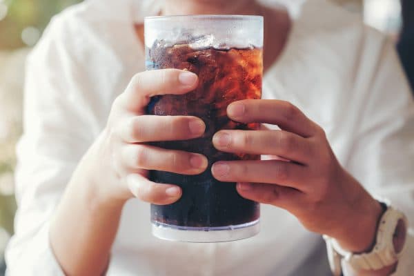 Si ndikojnë pijet me sheqer në organizmin e femrave
