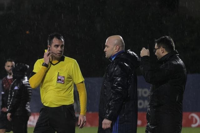 Incident në Laç, drejtuesit kurbinas tentojnë të godasin arbitrin