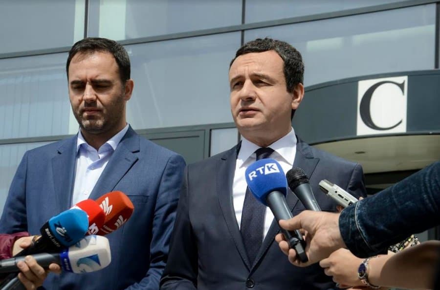 Kurti e Konjufca padisin për shpifje Thaçin e Veselin