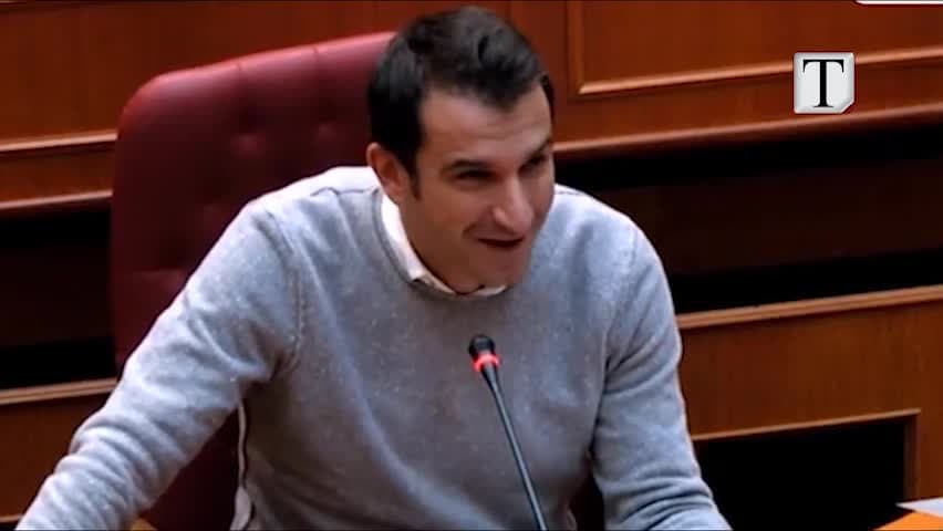 Veliaj flet për buxhetin, PD në kor “Parti Enver” (VIDEO)