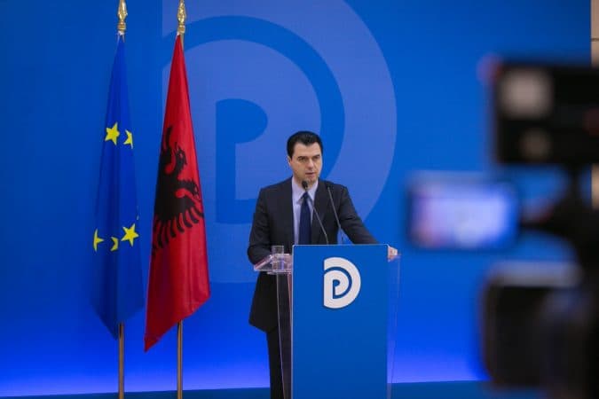 Basha akuza Ramës: Në 6 vjet u ke vjedhur miliarda euro shqiptarëve (VIDEO)