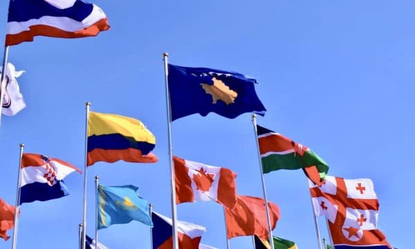 Pesë ambasadat në Kosovë kërkojnë heqjen e menjëhershme të taksës dhe fillimin e dialogut me Serbinë