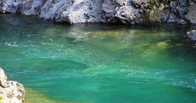 U fut pët t’u larë, mbytet 9-vjeçari në lumin Shkumbin