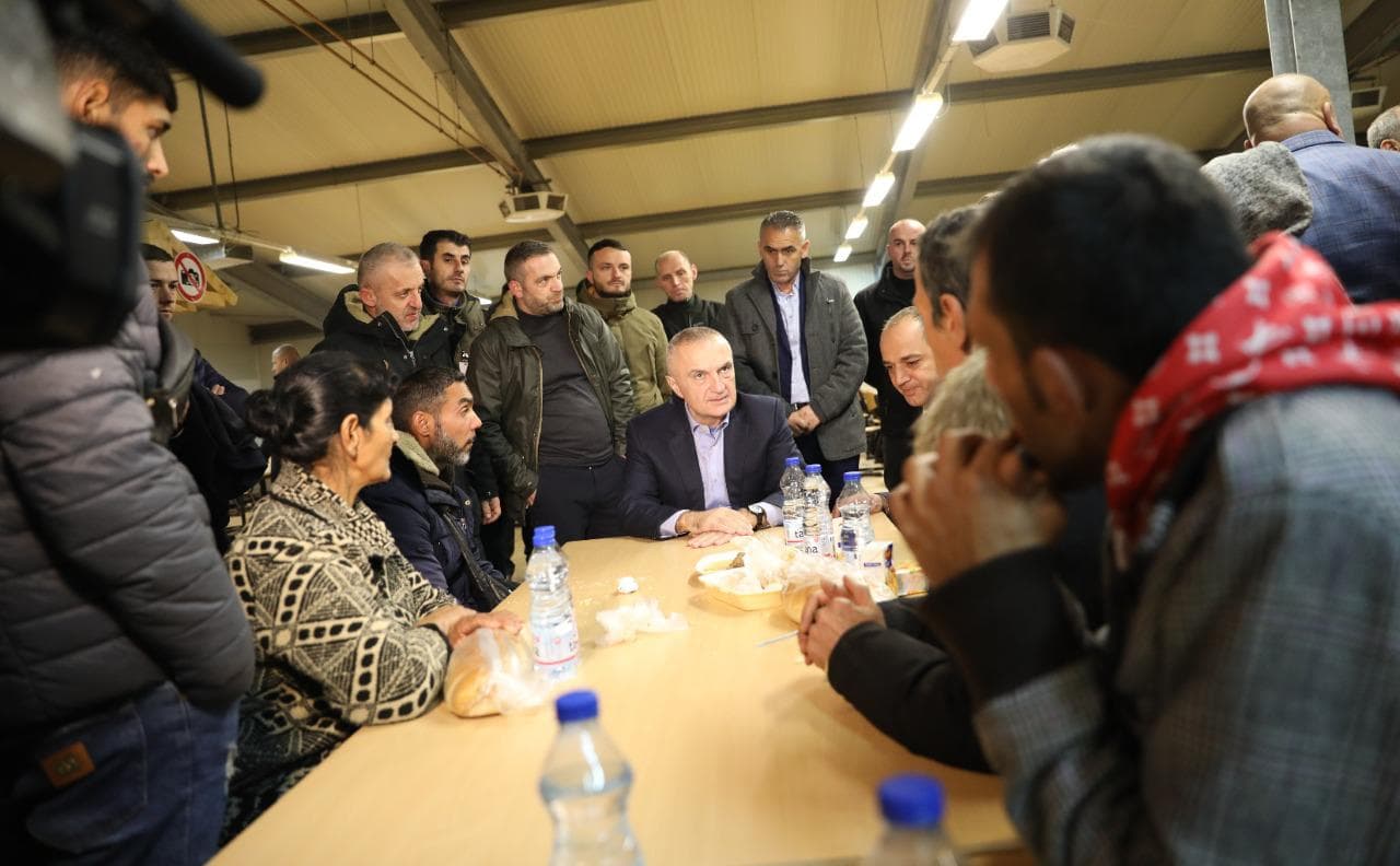 Meta viziton shqiptarët e strehuar në kampin e Prizrenit: Mirënjohje për përkujdesjen vëllazërore